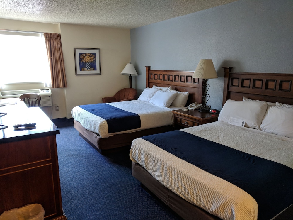 Broadway Inn Conference Center - photo 9