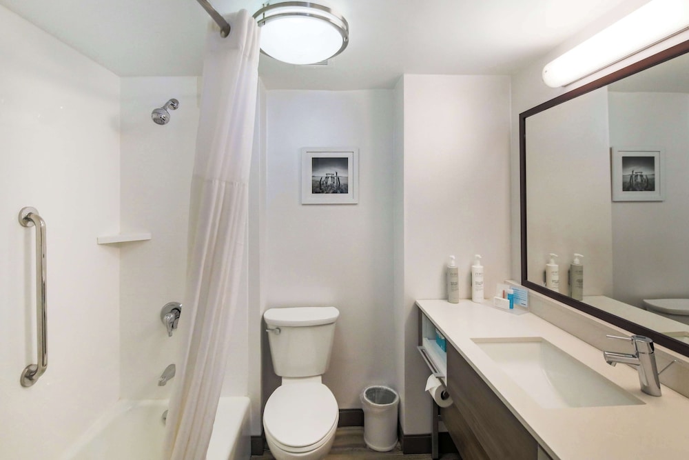 Hampton Inn Fall River Westport - photo 34