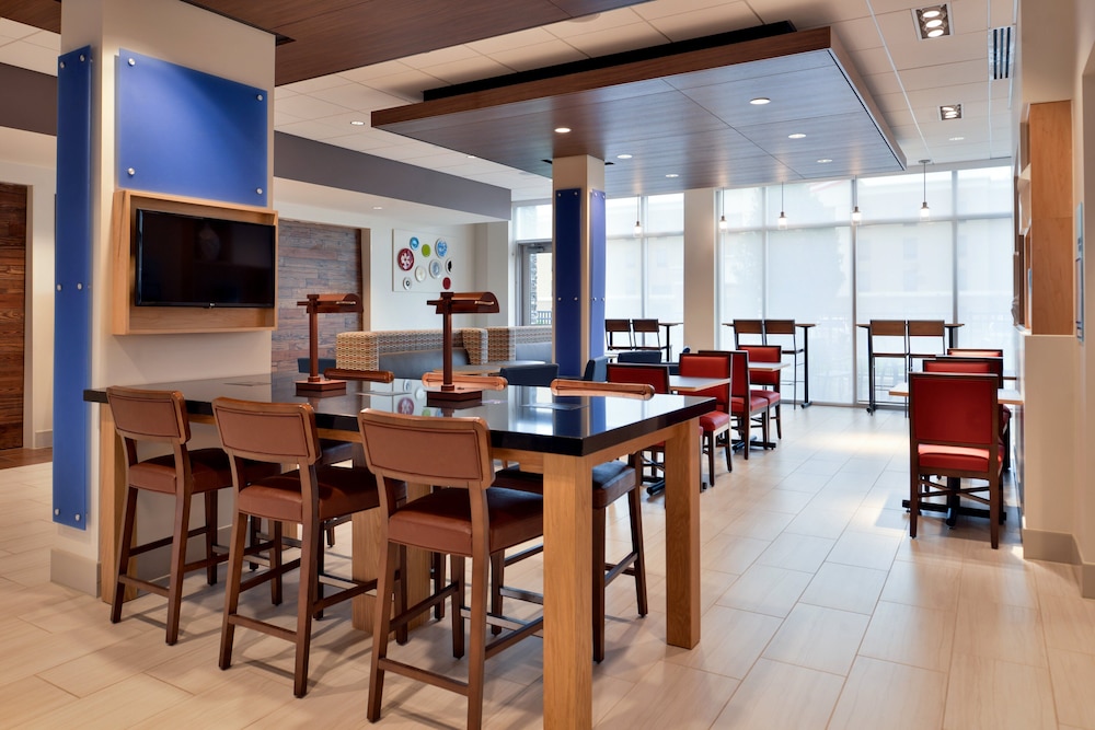 Holiday Inn Express & Suites Marshalltown by IHG - photo 63