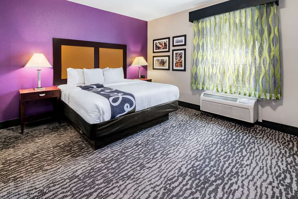 La Quinta Inn & Suites by Wyndham DFW Airport West Bedford - photo 25