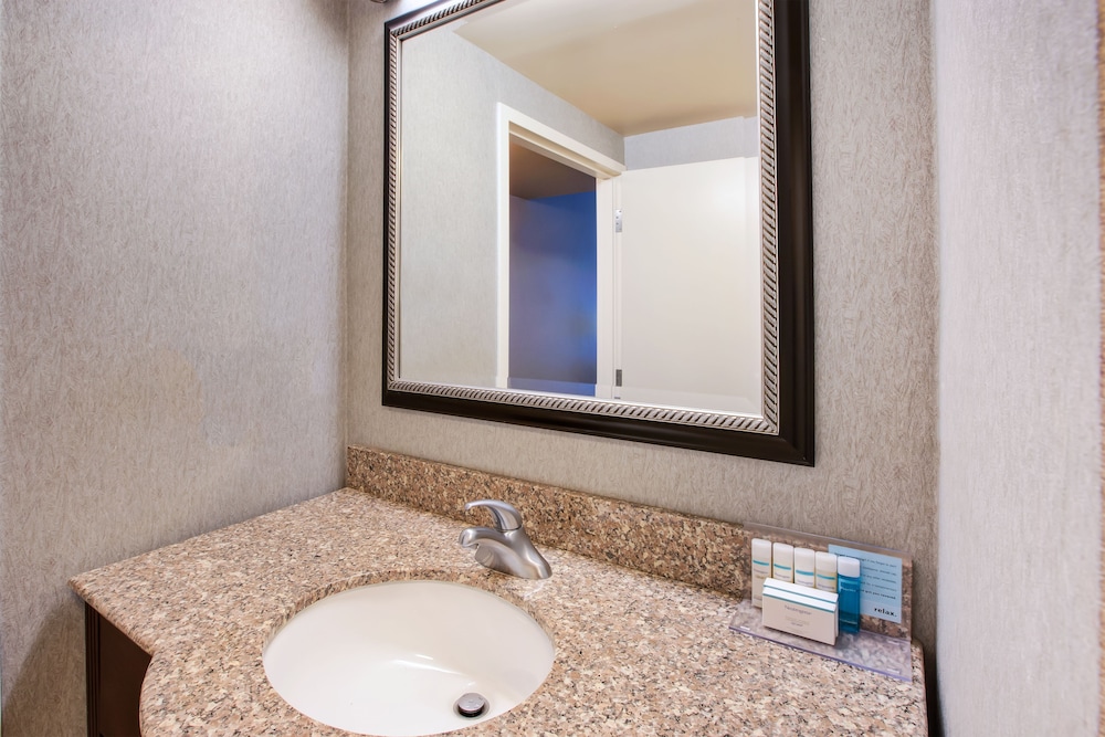 Hampton Inn & Suites Cape Cod West Yarmouth - photo 34