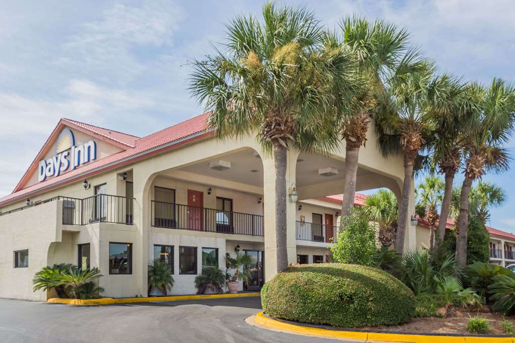 Days Inn by Wyndham Destin - featured photo