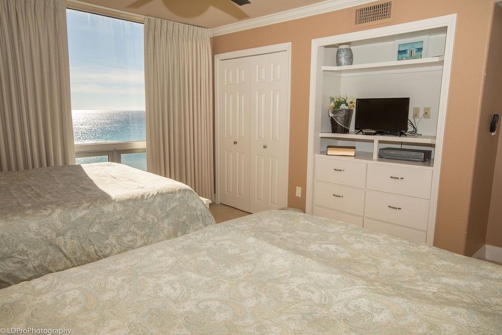 Shoreline Towers 1052 2 Bedroom Condo by RedAwning - photo 15