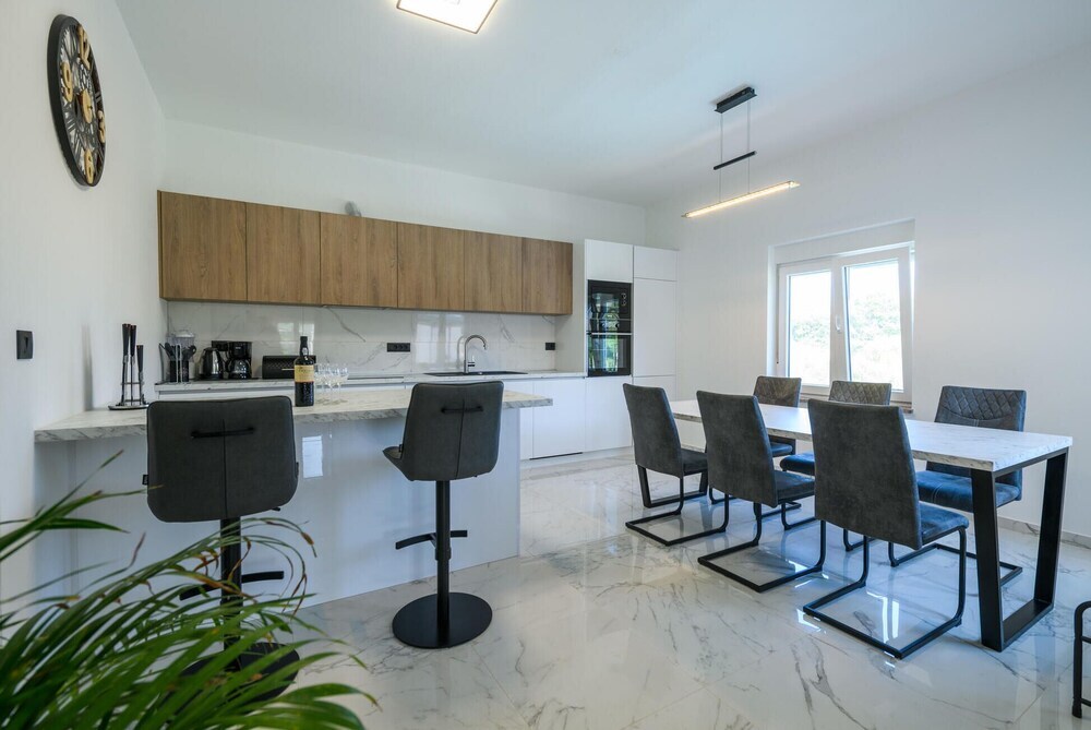 3 Bedroom Cozy Home In Banjole — 4-Star Luxury Hotel in Medulin, Croatia