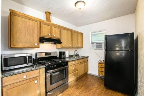 Bo360 Bungalow with Hot Tub and Sauna — 4-Star Luxury Hotel in Billings, United States