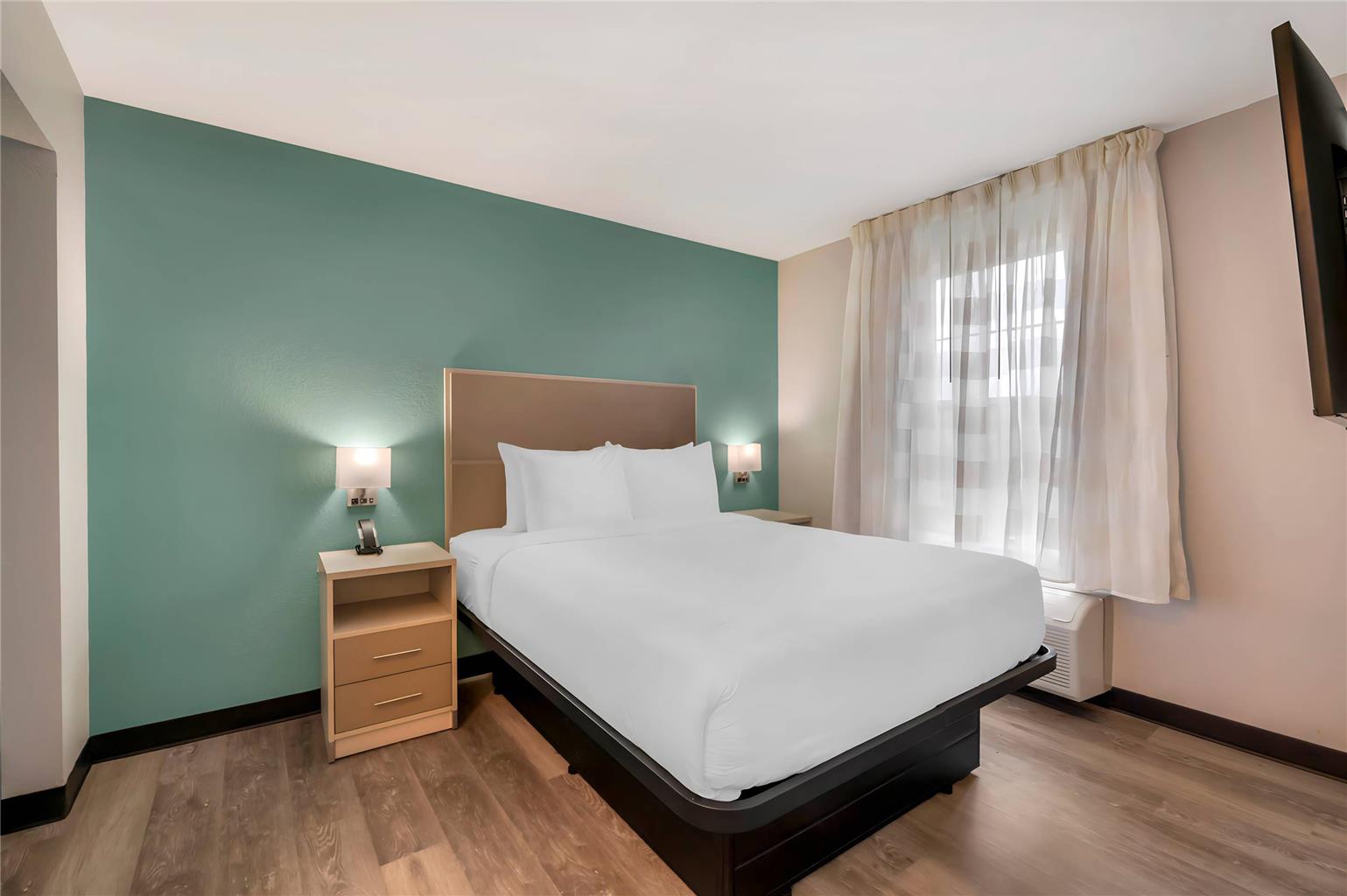 MainStay Suites Sterling near Dulles Town Center - photo 13
