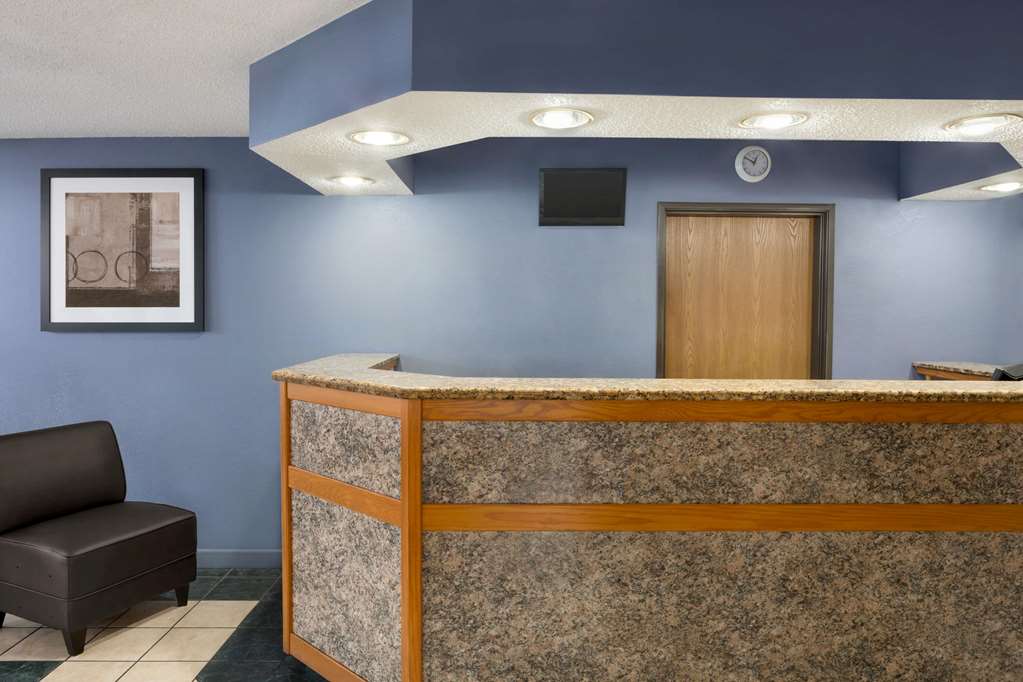 Microtel Inn & Suites by Wyndham Lincoln - photo 6