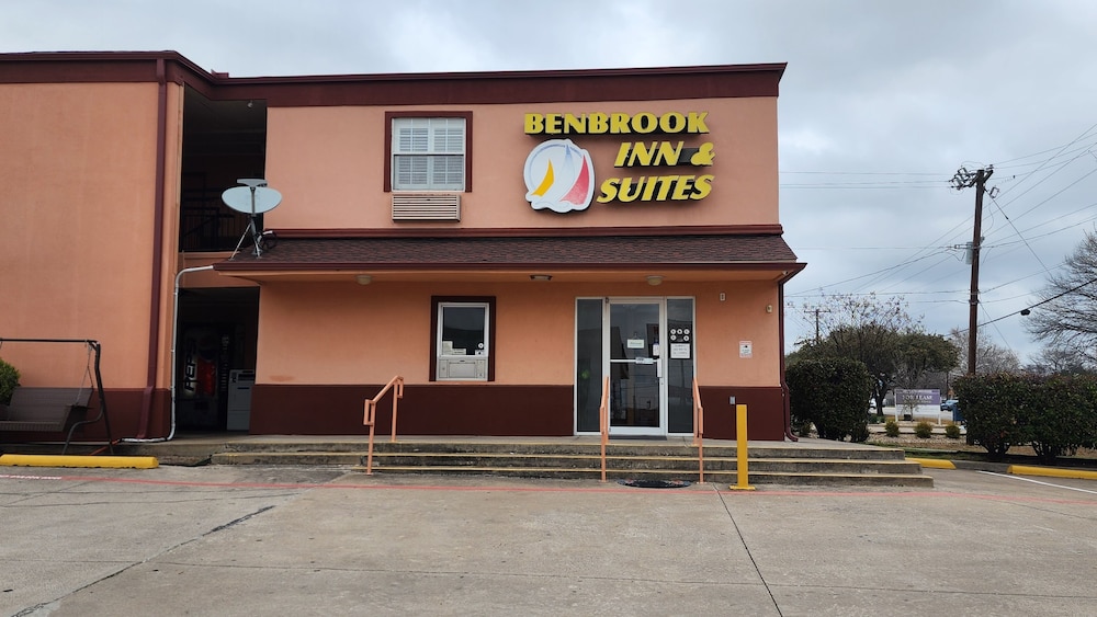 Benbrook Inn & Suites - photo 32