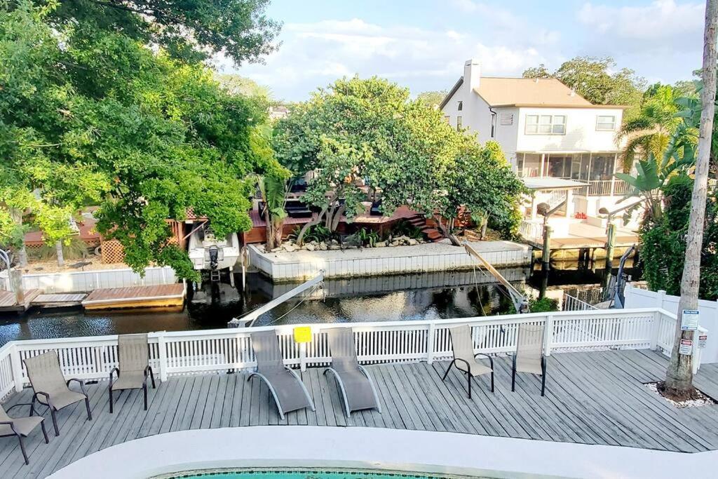 Florida Life on the Water. Heated Pool fishing kayaks gameroom — hotel in Palm Harbor