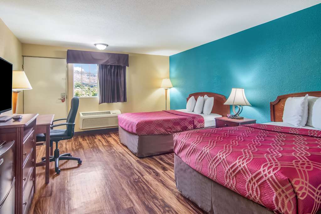 Econo Lodge Bradford South - photo 16