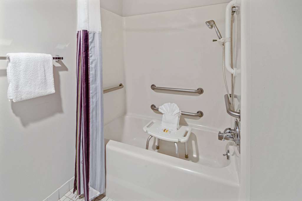La Quinta Inn & Suites by Wyndham Naples East - photo 11
