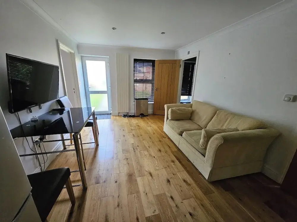 Annexe pool table air hockey table tennis movie in Windsor, United Kingdom