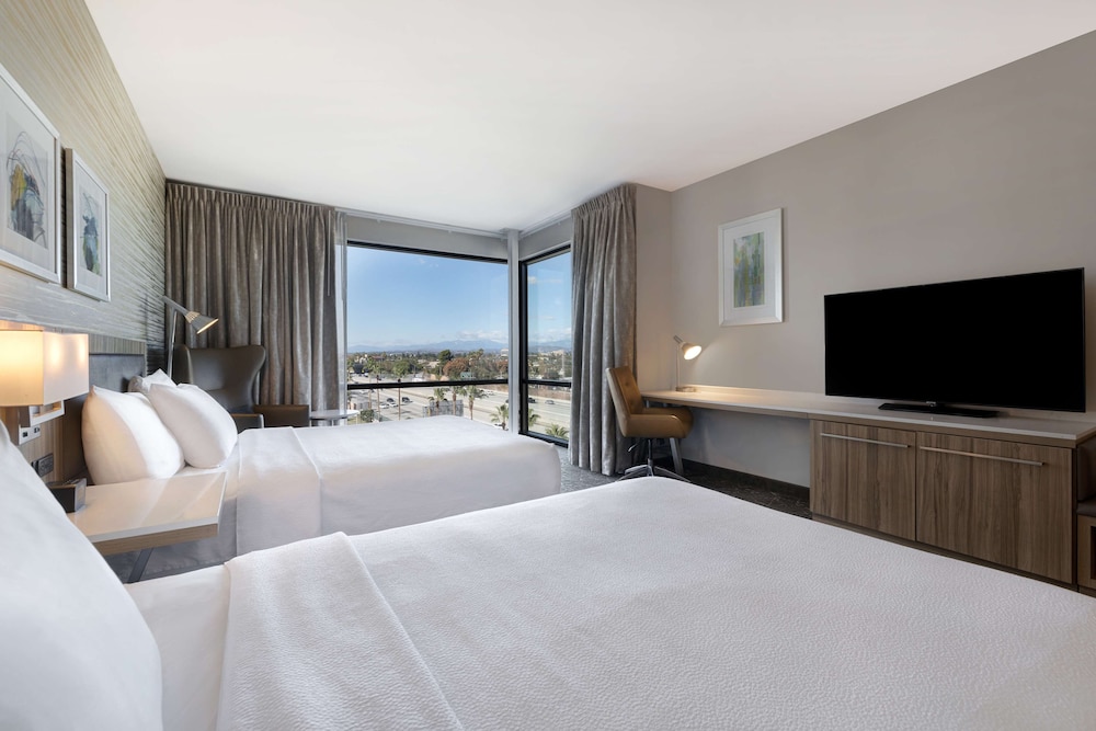 Hilton Garden Inn Anaheim Resort - photo 26