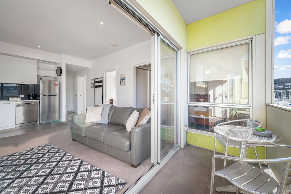 Bellerive Quay 2 Bedroom Apartment — 4-Star Luxury Hotel in Bellerive, Australia