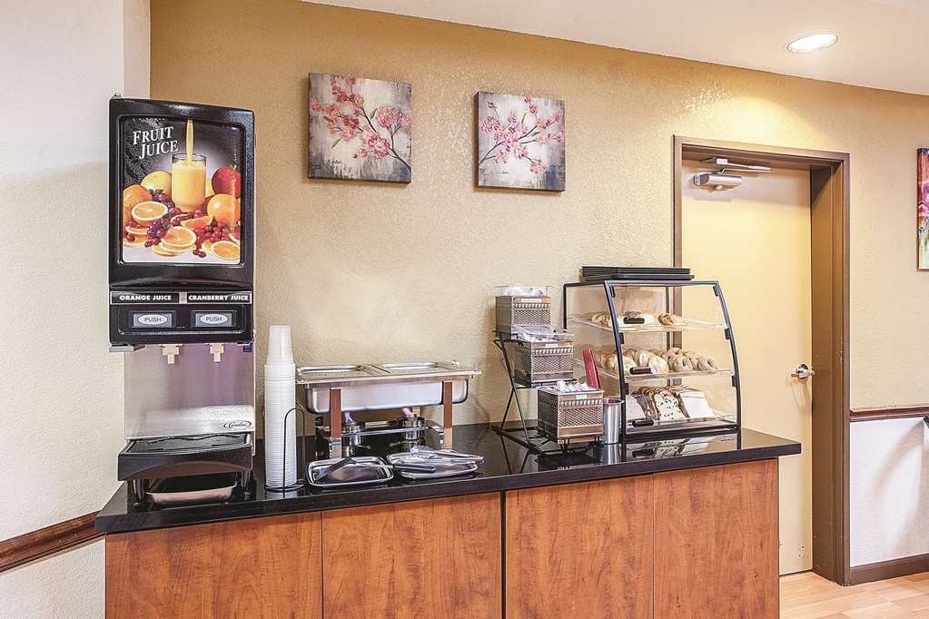 La Quinta Inn & Suites by Wyndham Davis - photo 26