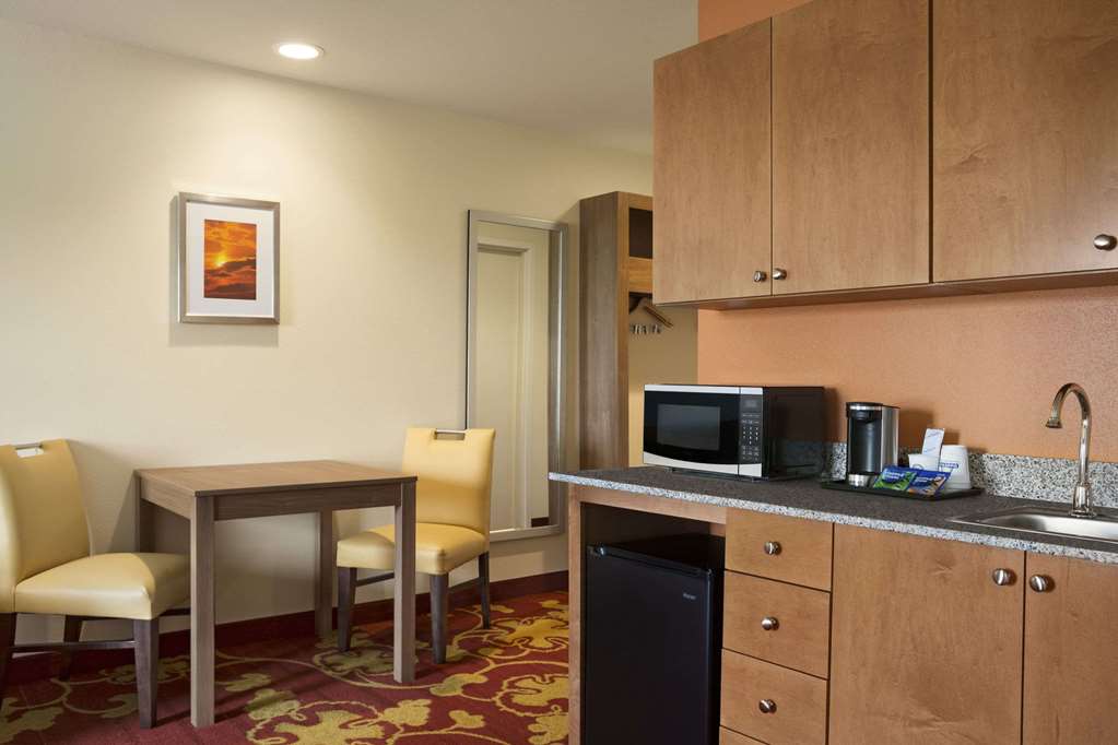 Days Inn & Suites by Wyndham Belmont - photo 14