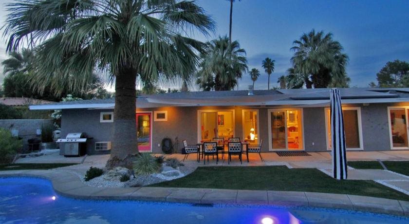 The Kirk Douglas House — 4-Star Luxury Hotel in Palm Springs, United States