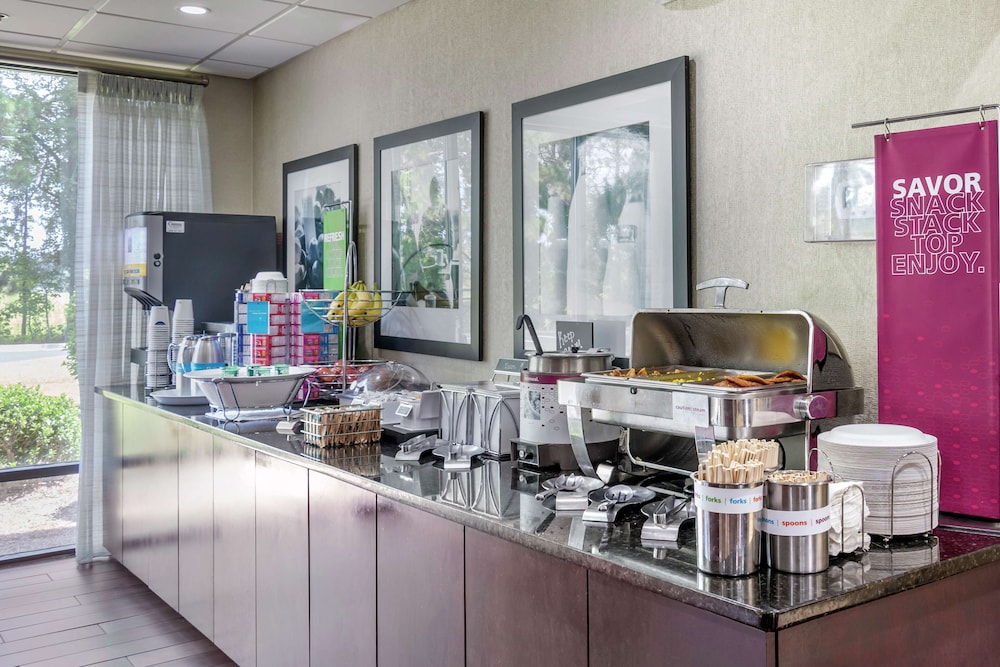 Hampton Inn Adel - photo 20