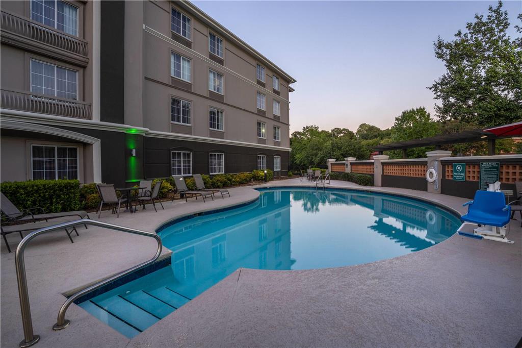 La Quinta Inn & Suites by Wyndham Birmingham Hoover - photo 17