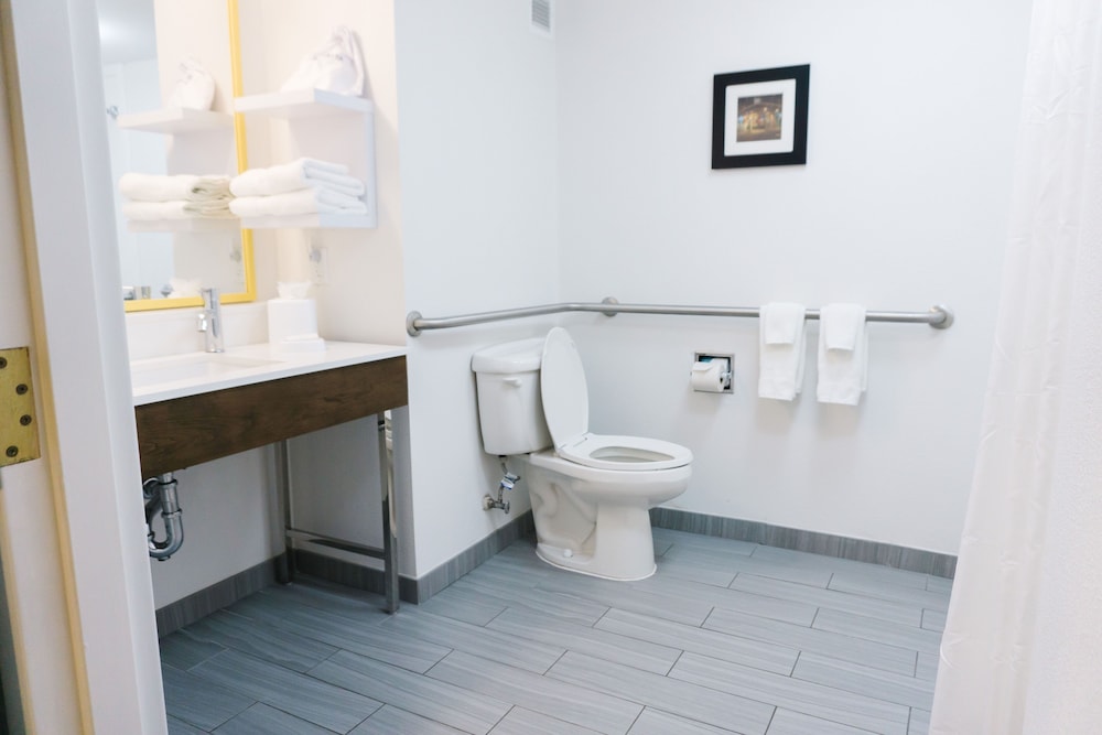 Hampton Inn Metairie - photo 17