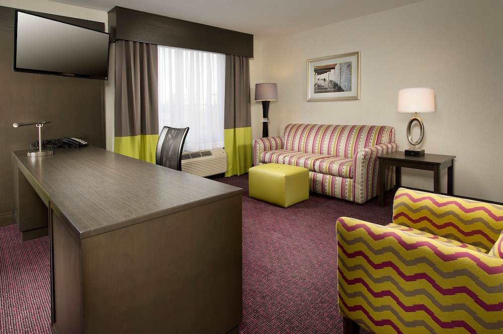 Hampton Inn & Suites Buffalo Airport - photo 5