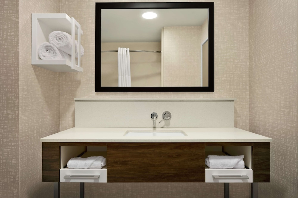 Hampton Inn & Suites Tacoma Puyallup - photo 18