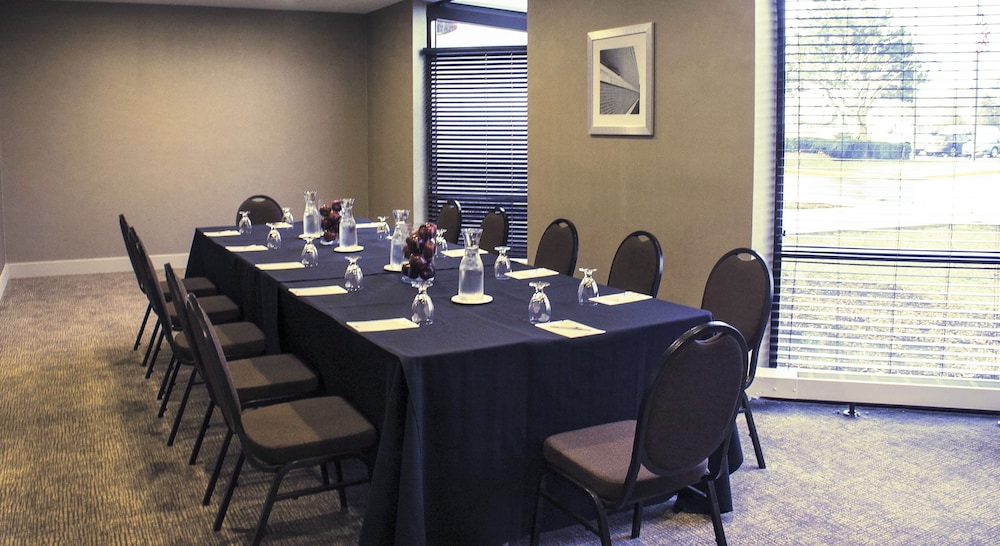 Embassy Suites by Hilton Milwaukee Brookfield - photo 75
