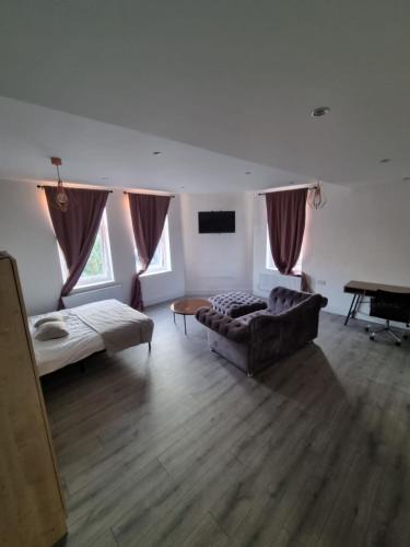 1 Bed Flat in Levenshulme - last minute hotel in Manchester