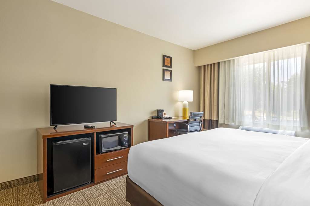 Comfort Suites Near Vancouver Mall - photo 32