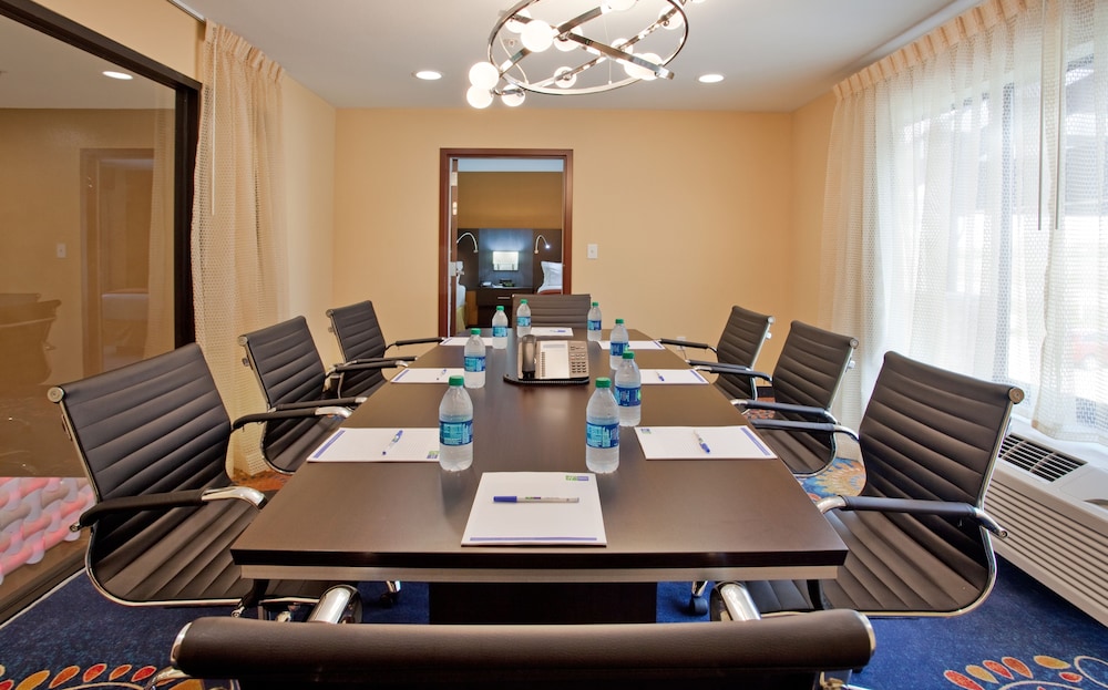 Holiday Inn Express & Suites St Louis Airport by IHG - photo 26