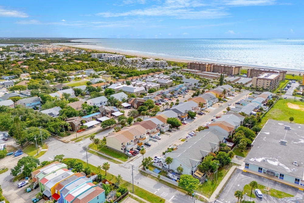 221 Cherie Down Ln — hotel in Cape Canaveral