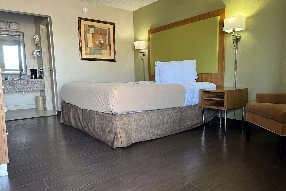 Baymont by Wyndham Odessa Highway 80 - photo 15