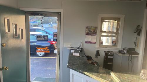 Perry O Inn & Suites - photo 4