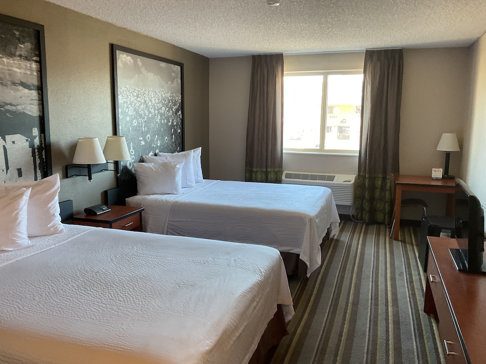 Super 8 by Wyndham Colorado Springs Airport - photo 10