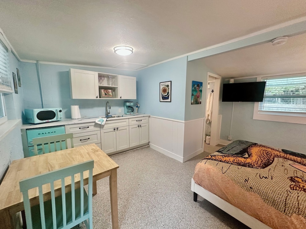 Neptune's Grotto Waterfront Retreat - photo 17