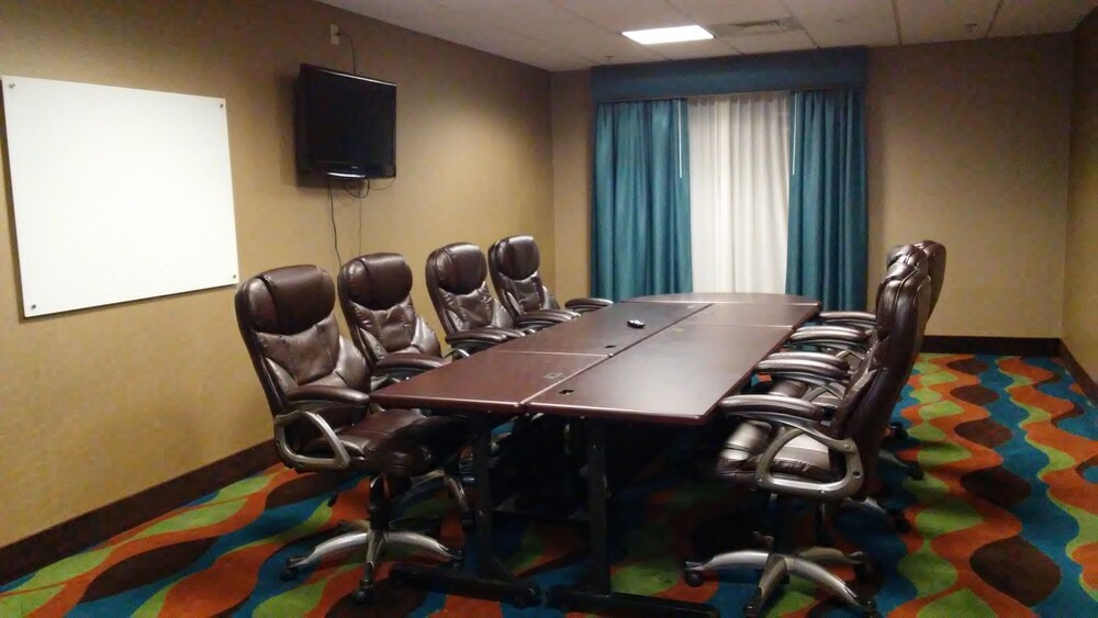 Holiday Inn Express & Suites Junction City by IHG - photo 24