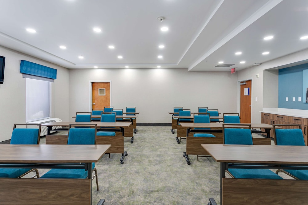 Hampton Inn Houston Pearland - photo 50