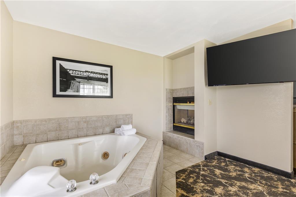 Best Western Plus Riverfront Hotel & Suites - photo 29