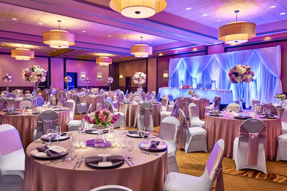 Four Points by Sheraton Milwaukee North Shore - photo 35