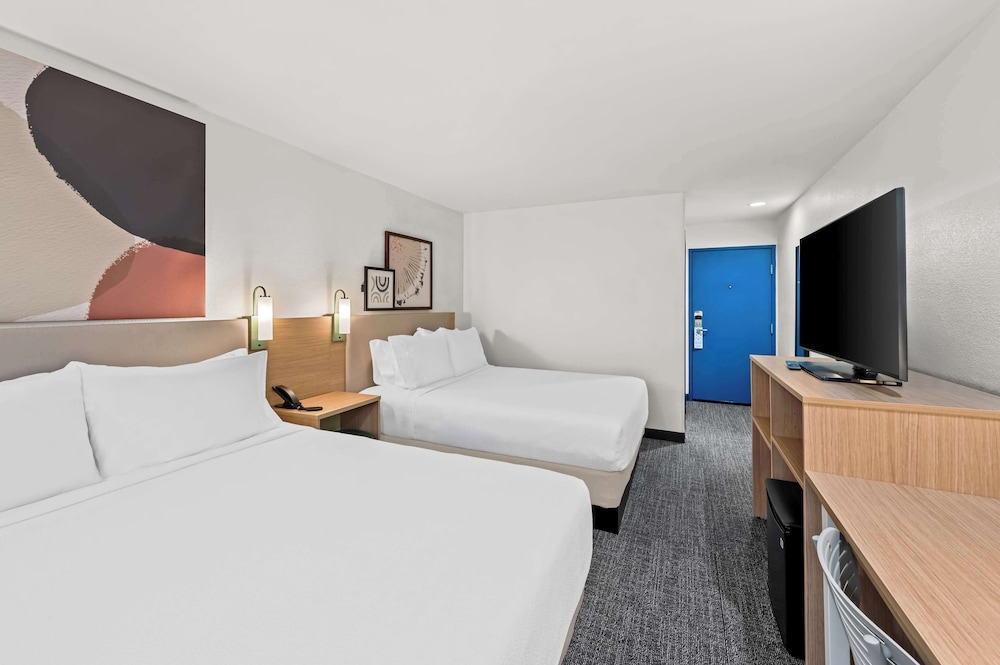 Spark by Hilton Sterling Dulles Airport - photo 25