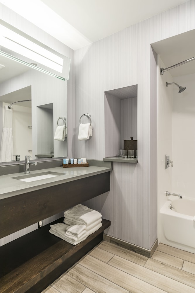 Rockport Inn And Suites - photo 13
