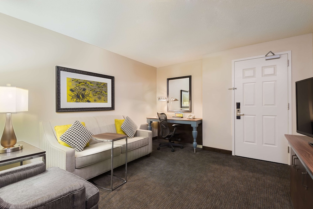 Hilton Garden Inn Westbury - photo 12