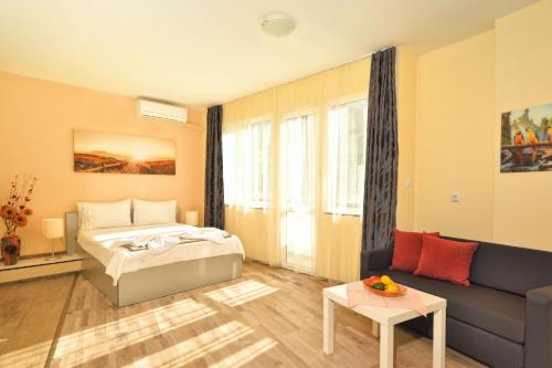 Central studio #3 — 4-Star Luxury Hotel in Burgas, Bulgaria