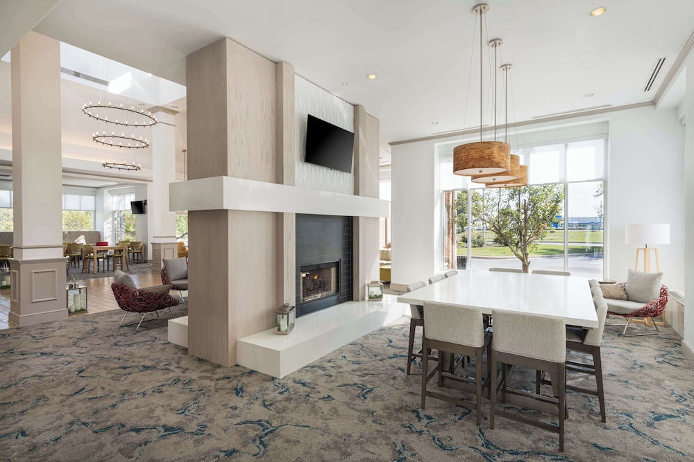 Hilton Garden Inn St. Charles - photo 2