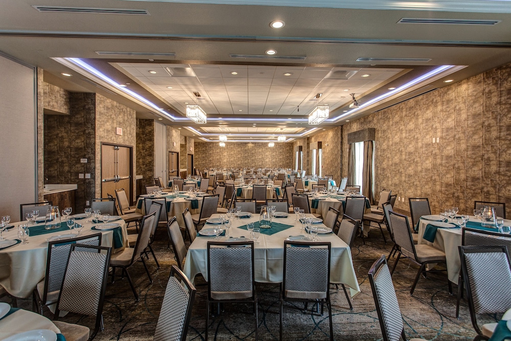 Hilton Garden Inn Topeka - photo 27