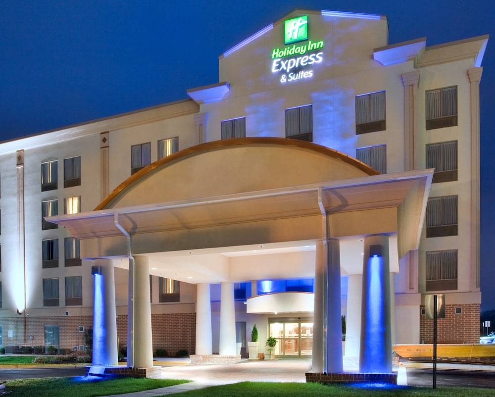 Holiday Inn Express Hotel & Suites Fredericksburg by IHG - featured photo