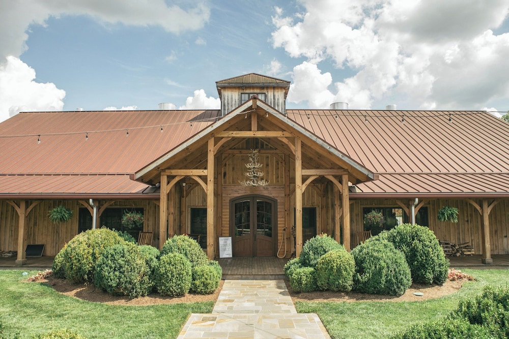 Holiday Inn Express & Suites Franklin Berry Farms by IHG - photo 80