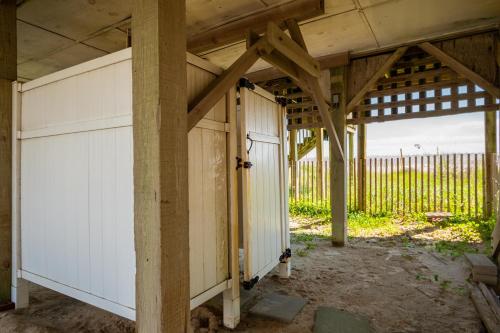 Mead Us At The Beach by Oak Island Accommodations - photo 37
