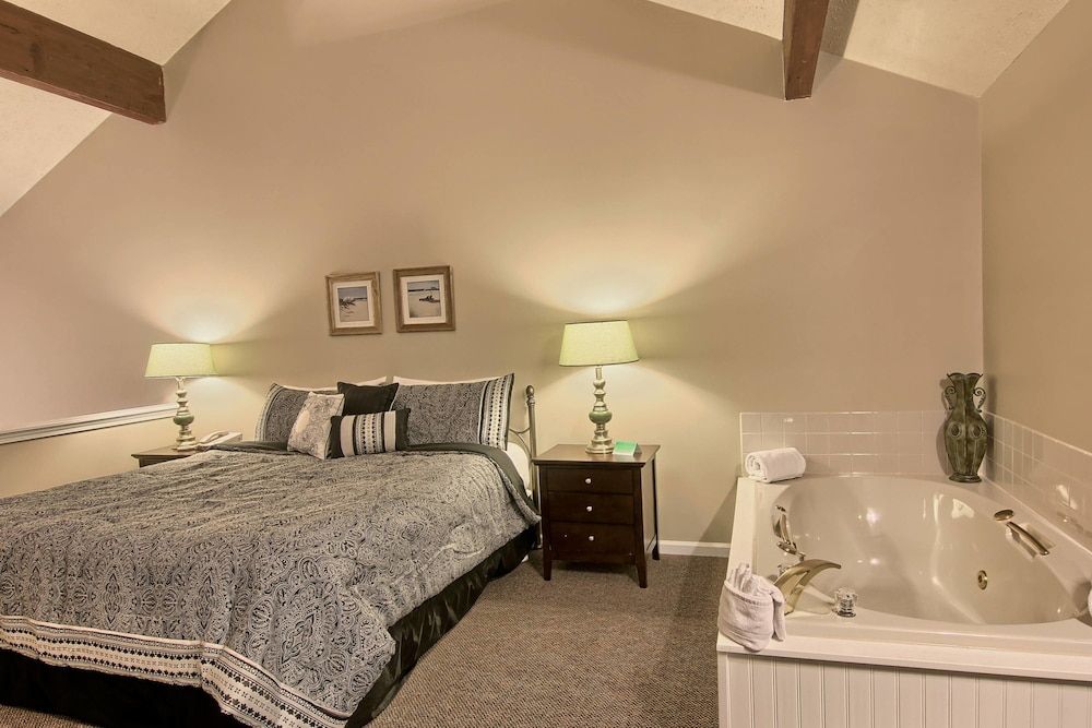 Pointes North Inn - photo 19