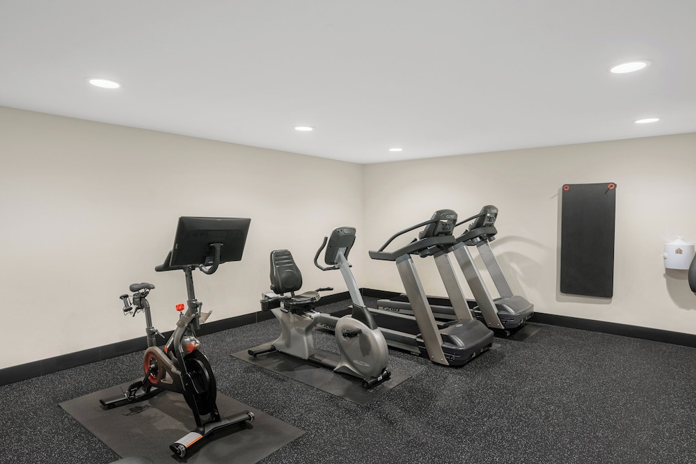 Holiday Inn Express & Suites Hayward by IHG - photo 39